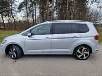 używany VW Touran 1.6dm 110KM 2016r. 261 123km