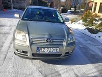 używany Toyota Avensis 