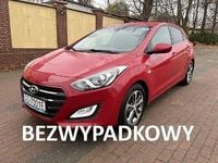 Używany Hyundai i30 100 KM (73 kW) 2015 Czerwony Hatchback