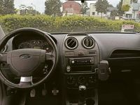 Używany Ford Fiesta 2007 Biały Sedan/Limuzyna