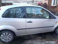 Używany Ford Fiesta 2004 Srebrny Hatchback