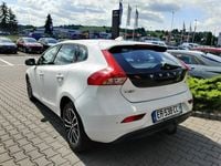 Używany Volvo V40 Momentum 150 KM (110 kW) 2017 Biały Kombi