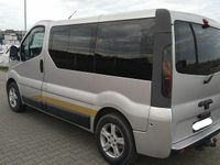 używany Renault Trafic 2005r 2.5 diesel kllima 7 osobowy