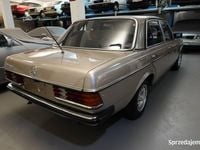 Używany Mercedes 240 1978 Złoty Sedan/Limuzyna