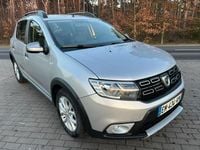 Używany Dacia Sandero Stepway 90 KM (66 kW) 2017 Srebrny Sedan/Limuzyna
