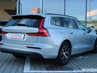 używany Volvo V60 2023r. Fv23%, Kamera, FullLED, HAK, CarPLAY, Grzana Kanapa