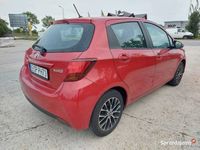 Używany Toyota Yaris 2016 Czerwony Sedan/Limuzyna