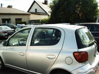 Używany Toyota Yaris 87 KM (63 kW) 2003 Srebrny Hatchback