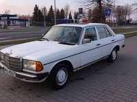 używany Mercedes E300 w 123 D 80 rok.