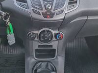 Używany Ford Fiesta 75 KM (55 kW) 2013 Biały Hatchback