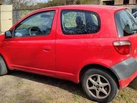 Używany Toyota Yaris 2000 Czerwony Hatchback
