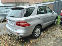 używany Mercedes ML350 3dm 256KM 2012r. 185 000km