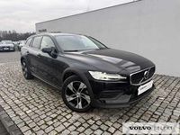 Używany Volvo V60 CC 197 KM (144 kW) 2024 Czarny Kombi