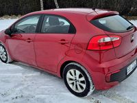 Używany Kia Rio 90 KM (66 kW) 2016 Czerwony Sedan/Limuzyna