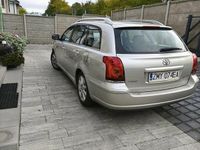 używany Toyota Avensis 1,8 benzyna 2006r. Bogato wyposażona