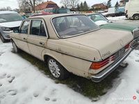 Używany Mercedes 240 1984 Sedan/Limuzyna