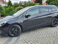 Używany Opel Astra 136 KM (100 kW) 2019 Czarny (metalik, perła) Sedan/Limuzyna