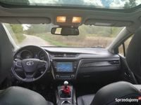 używany Toyota Avensis 