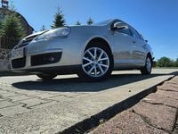 Używany VW Jetta 2010 Żółtozłoty Sedan/Limuzyna