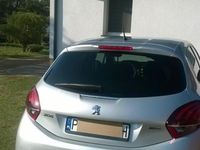 Używany Peugeot 208 82 KM (60 kW) 2016 Srebrny (metalik) Hatchback