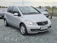 Używany Mercedes A180 109 KM (80 kW) 2011 Srebrny (metalik) Hatchback
