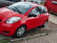 Używany Toyota Yaris 2010 Czerwony Sedan/Limuzyna