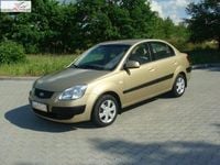 Używany Kia Rio 97 KM (71 kW) 2005 Złoty (metalik) Sedan/Limuzyna