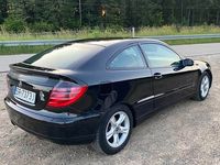 Używany Mercedes C180 2002 Czarny Coupe