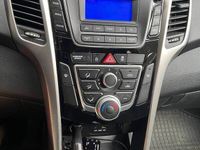 używany Hyundai i30 Pierwszy właściciel1.4 benzyna kolor srebrny metalik