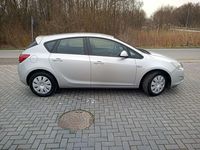 używany Opel Astra 1.6dm 115KM 2012r. 239 876km