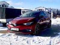 Używany Toyota Auris Hybrid 2017 Bordowy Hatchback