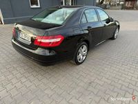Używany Mercedes E200 184 KM (135 kW) 2011 Czarny Sedan/Limuzyna