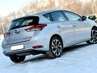 Używany Toyota Auris Hybrid 99 KM (72 kW) 2017 Srebrny (metalik) Hatchback