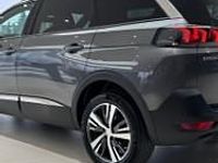 Używany Peugeot 5008 Allure 130 KM (95 kW) 2023 Szary SUV