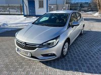 Używany Opel Astra Enjoy 125 KM (91 kW) 2019 Srebrny (metalik) Hatchback
