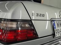 używany Mercedes E320 w124import Japonia E-klasa benzyna piękny klasyk