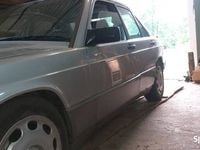 Używany Mercedes 190 136 KM (100 kW) 1990 Srebrny Sedan/Limuzyna