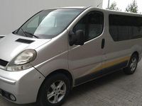 Używany Renault Trafic 2005 Srebrny Minivan