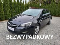 Używany Opel Astra 120 KM (88 kW) 2013 Biały (metalik) Hatchback