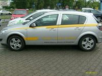 Używany Opel Astra Enjoy 90 KM (66 kW) 2009 Srebrny (metalik) Hatchback