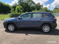 Używany Jeep Cherokee Sport 180 KM (132 kW) 2019 Niebieski SUV