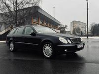 Używany Mercedes E500 Elegance 2004 Czarny Kombi