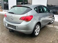 Używany Opel Astra 2010 Srebrny Hatchback