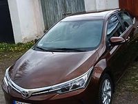Używany Toyota Corolla 132 KM (97 kW) 2017 Brązowobeżowy Sedan/Limuzyna