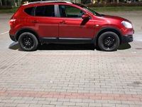 Używany Nissan Qashqai Tekna 110 KM (80 kW) 2011 Bordowy SUV