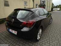 Używany Opel Astra 125 KM (91 kW) 2010 Czarny Sedan/Limuzyna