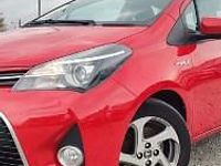 Używany Toyota Yaris Hybrid 75 KM (55 kW) 2015 Czerwony Hatchback
