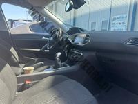 używany Peugeot 308 1.2dm 110KM 2015r. 114 950km
