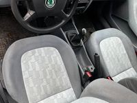 używany Skoda Fabia 1.4 gaz 2 komplety opon