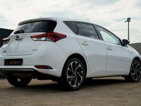 Używany Toyota Auris Hybrid 99 KM (72 kW) 2019 Biały (metalik) Sedan/Limuzyna